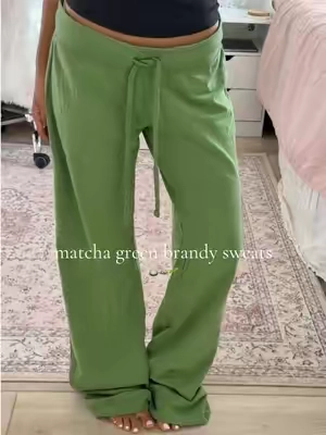 probably my fav shade of green it’s so cute! so glad they had these on here cuz i couldn’t find them in store 💗🌱 #brandymelville #lowrise #sweatpants #backtoschool #tiktokshopcreatorpicks 