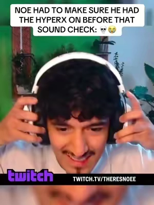Twitch: theresnoee @theresnoee LMFOAOOOO #viral #theresnoee #desktopsetup #hyperx #tiktokshop 