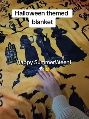 If you a real spooky bish you celebrate Halloween 3 months beforehand 😂 #spookyseason #throwblanket #halloweenblanket #hocuspocus #summerween summerween! 