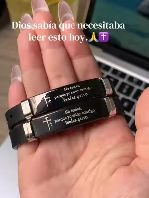 Una frase pequeña en una pulsera, pero con una paz enorme: “No temas”, justo cuando tu corazón estaba tratando de no romperse. #notemas #diosmefortalece #pulseracristiana #regalodefe #tiktokshop w