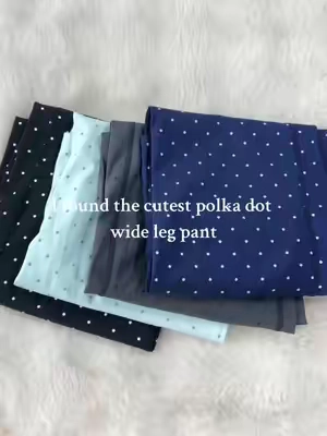 So cuteeeee! I love it!#gymwear #activewear #sportwear #tummycontrol #dailywear #yogawear #longpants #pants #widelegpants #polkadot 