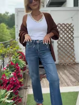 Vintage look and a straight leg with tiy control and stretchy denim. Perfect weekend jeans for fall @Wild Oak Boutique 