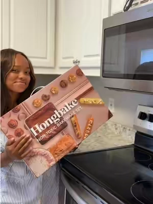 Definitely the best thing in my kitchen! Fall baking season is here let’s make it stress free! Hurry and grab yours in the cart while it’s on sale🙌🏾👩🏾‍🍳 #bakeware #nonstickcookware #bakingseason #kitchenmusthave #baking 
