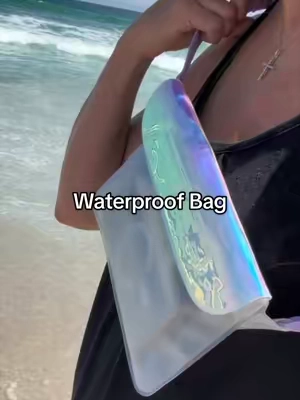 This waterproof bag is perfect for all your summer activities.  It’s big enough to hold your phone, wallet, IDs, etc. and will keep everything dry and protected. #s#summeressentialsb#beachessentialsw#waterproofbag