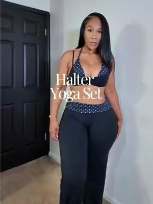 I'm definitely ordering this yoga set in another color. 🖤 I'm 5’7 | 185lbs | Large #yogaset #workoutoutfit #creatorsearchinsights #halteryogaset 