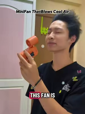 💨 Finally a portable mini fan that cools you down!!#TikTokShopBackToSchool#disneylandhacks#handsfreefan#ventiladorportátil#coolingessentials