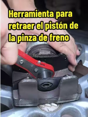 Retraer los pistones de la pinza de freno es la parte más difícil del trabajo. Nunca uses un martillo, ya que podrías dañar las piezas. Esta herramienta de trinquete para pinzas funciona con sistemas de uno, dos y cuatro pistones, aplicando una presión uniforme. Ideal tanto para mecánicos como para aficionados al bricolaje automotriz. ¡Encuentra el enlace en el video para conseguir la tuya!#CarDIY #MechanicTools #BrakeReplacement #CaliperTool #AutoRepair