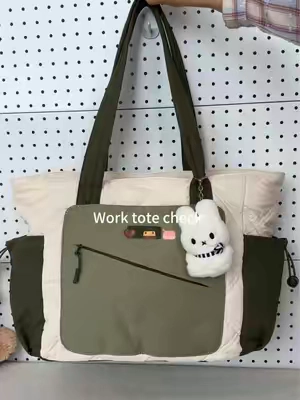 This tote has become a conversation starter – strangers ask me where I got it all the time. 🗣🤝#tiktokshopbacktoschool #backtoschool #SuperBrandDay #totebag #everydaybag 