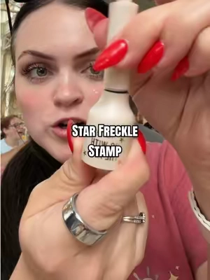 The cutest makeup for the magic theme parks 