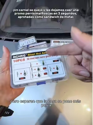Ahorita te llevas el set de 300 piezas a mitad de precio, con free shipping, ¡y de paso te dejamos caer 50 tuercas extra de a grapa! Pícale de volada al carrito amarillo aquí abajo y ármate el tuyo antes de que regrese al precio normal. Esta herramienta es el paro definitivo pa' las láminas delgadas. Funciona como un "sándwich de metal": aprieta bien macizo por ambos lados y en 3 segundos te deja un hoyo con rosca permanente de la nada. ¡Cero soldaduras, un jale bien limpio! #ToolTok #Chamba #Mecanica #TikTokShopLatino #PromoPerrona