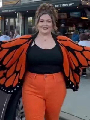 I usually play it safe with neutrals, but this butterfly cardigan was calling my name and I am officially obsessed!🍻🧡 #plussizefashion #curvytiktok #weekendoutfit #midsizefashion #confidentstyle 
