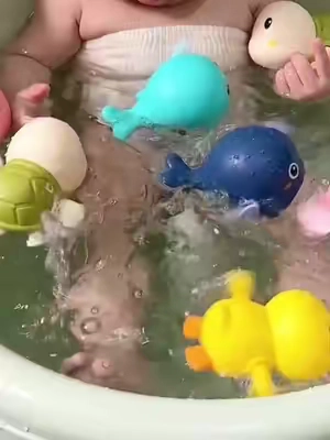 1 really want to recommend this bathing toy to you. There are children at home. Children don't like to take a bath. They cry when they take a bath. Be sure to look at this children's bathing toy, so that the baby likes to take a bath. It doesn't cry or make a fuss when taking a bath. And it's super safe. You don't need to plug it in or charge. The most important thing is that the price is really great and cost-effective now!#juguetes #familytime #tiktokshop #toy#SummerVibes 