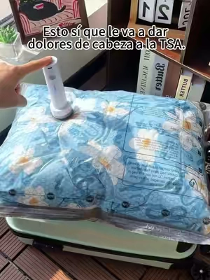 ¡La bomba de vacío hace tu viaje mucho más fácil! #Viajes #BombaDeVacío #AhorroDeEspacio #Empaque #fyp