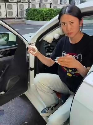 This is the best car phone holder!#car #tiktok #useful 
