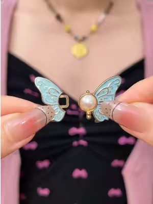 Adjustablepantstightenerbutterflywaistpins vitableforloosejeansorskirts#TikTokShopBI ackFriday #TikTokShopCyberMonday#spotlightfinds #tiktokshopsummersale #TikTokshopbacktoschool 