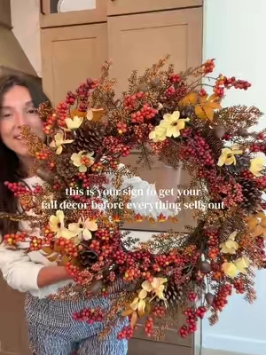 This wreath sold out so fast last year.. now it’s back with limited stock🍁🍂🍁🍂 #falldecor #homedecor #wreath #doorwreath #fallhomedecor 