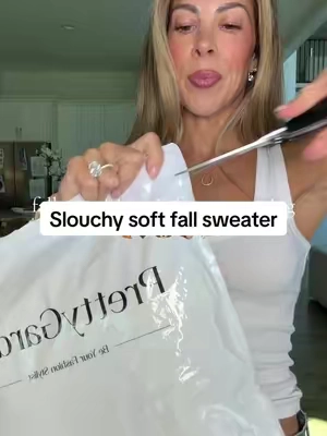Wearing a medium and I’m a normal size xs/s! Finally back in stock, beat cozy slouchy cardigan ever!!! #cardigan #sweater #fallsweater #falltransitionoutfit #falloutfitinspo 