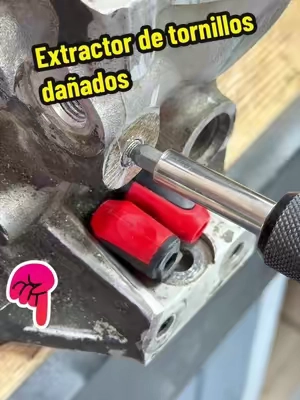 ¿Qué harías si te encontraras con un tornillo dañado o roto dentro del orificio roscado? #strippedscrewremover #nutremovaltool #DIY #TikTokHolidayHaul #tiktokshop 