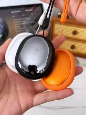 No bulky headphones, no distractions 😎 #earbuds #wirelessaudio #TechGadgets #worklife #TikTokshopbacktoschool 
