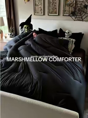 Soooky szn just got wayyyy cozier 🖤☁️🐈‍⬛🤎 @Mellow Sleep  #mellowsleep #marshmellowcomforter #moodybedding #bettersleep #comforter 