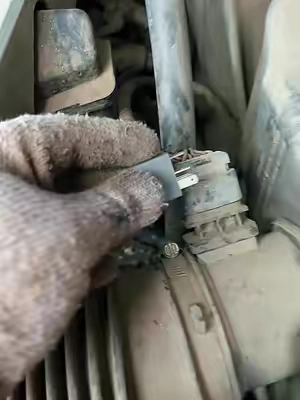 Don't waste money on a mechanic for this! Is your car's A/C not cooling? Check this first!#Car #Tools #Tips #DIY #brokenrelay 