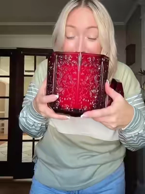 I’ll take 100 of these please 🕯️❤️✨ #candle #candles #candlelover #fallscents #christmasscents 