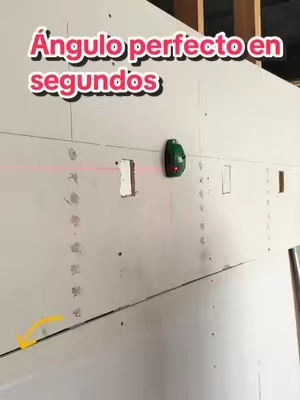 Este nivel láser proyecta líneas exactas de 90° sin medir una y otra vez#DIY #tooltok #Construccion #Carpinteria #homediy 