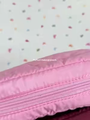 Perfect makeup bag pouch everyday use!! 🥹🥰 #makeuppouch #smallbag #travelbag #everydayessentials #makeupbag 