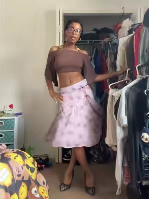 ugh was just WAITINGGG for this skirt to arrive she’s so gorggg😩😩🤎