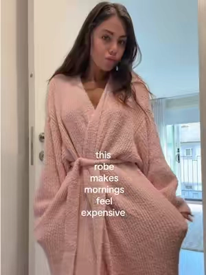 like an old rich woman in charge (one size fits all ) coziest thinggg #comfort #robe #comfyset 