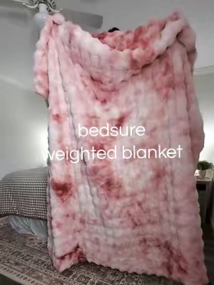 isn't it so pretty!! so crazy soft with some weight to it 🩷🤍 @Bedsure #blanket #weightedblanket #blankets #cozy #cozyathome 