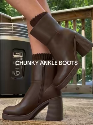 these are so late 90’s mom coded i’m in LOVE 🤎  #fallfashion #90smom #fallboots #miniboots #ankleboots 