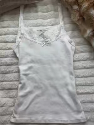 Perfect for layering!!! Affordable and great quality ☕️🧸🍂 #brandymelville #falloutfits #coquette #autumn #2000snostalgia fawn whimsy whimsical coquette preincessnfall outfits cotton clothes danity Brandy haul fall lover Gilmore girls dollette twilight fall outfit inspo back to school cozy season deer lover 