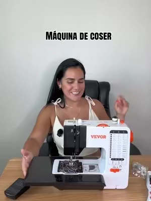 Lista para darle vida a tus propios diseños y transformar tus ideas en ropa increíble? 🧵✨ Esta máquina de coser es perfecta tanto si estás empezando como si ya tienes experiencia en el mundo de la costura. Compacta, fácil de usar y con todas las puntadas esenciales para ajustar tu ropa, hacer arreglos o crear prendas desde cero. ¡Haz tu propio guardarropa a tu medida!   #tiktokshopsummersale #sewingmachine #diyfashion #sewingtok #craftingideas