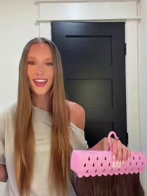 they’re on a huge sale for the month of august, so grab them while you can! i cant wait to try out the invisi edge version of the seamless ones! @GooGooHair_Collab #googoo #hairextensions #clipins #seamless #weft 