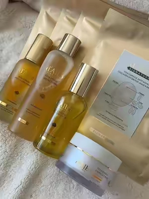 Dark spots. Hyperpigmentation, post acne marks all targeted! This bundle has everything you need to glow from the inside out 🍯✨🪞@d'Alba Piedmont  #dalba #darkspots #hyperpigmentation #koreanskincare #glowyskin 