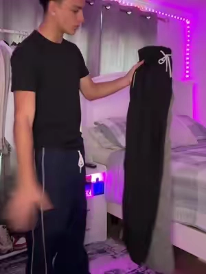 #mensfashion #tiktokshopcreatorpicks #sweatpants #baggypants #trackpants 