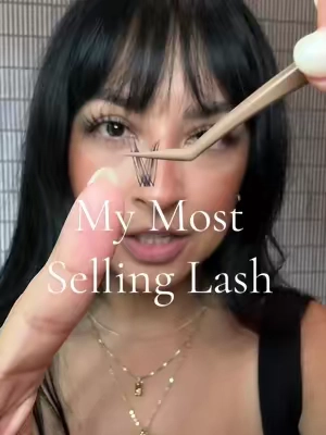 For the girls who want pretty and not overpowering 💕 @Maxcomfi  Style: Sellout  Lash map from outer to inner:  14,14,16,16,16,16,14,12 #maxcomfi #lashclusters #lashextensions #virallashes #wispylashes 