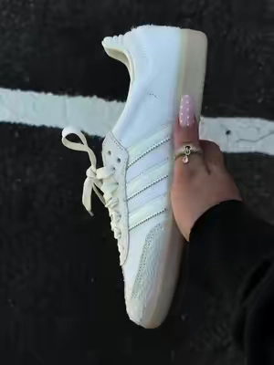 These are not as basic as they seem 🤩✨ omg the pony hair!! #fyp #ttsneakerweek #blowthisup #adidas #whitesneaker 