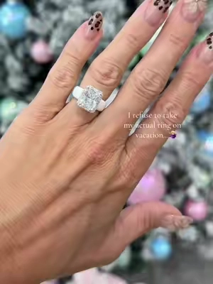The halo is actually 🔥 #siliconerings #engagementring #ring #rinfit @Rinfit Rings 