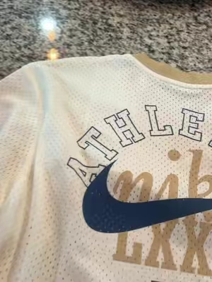 I sized up and got mines in a medium #nikejersey #backtoschool #jerseys #nikewomen 