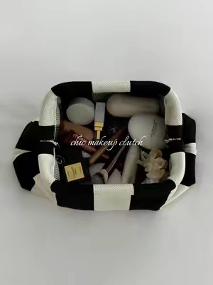 #makeupbag #girlythings #chicaesthetic #makeuppouch #clutchbag 