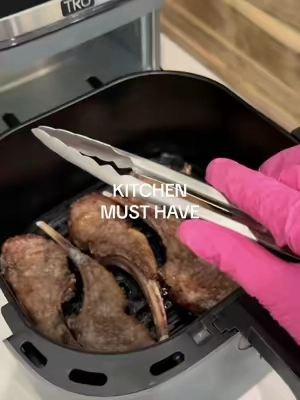 I didn’t realize how much I needed different sizes until I got this set. One for cooking, one for serving, one for the grill or air fryer… and they’re stainless steel, lock closed, and dishwasher safe. Plus they’re on sale right now. 🙌
