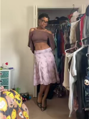 and to think silly ol me used to hate skirts but now i have a whole collection of them☺️🤎