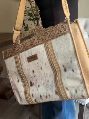 #cowhide #countrygirl #westernfashion #western #totebag 