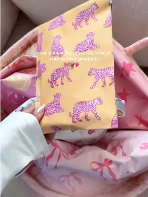 The little details are what customers remember. 🎀📦✨💌 #SmallBusiness #Packaging #PolyMailers #BusinessMustHaves #ShippingSupplies @Pretty Package Store 