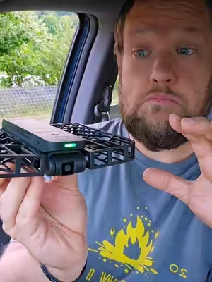 I honestly wasn't expecting that. 😅 If you're a content creator, vlogger, traveler, or just someone who's always trying to get the perfect shot without asking someone to hold your camera, this is honestly such a cool little gadget. Watching it follow me around and capture smooth, hands-free footage was way more impressive than I expected. #selfie #contentcreator #creatortools #vlogger #techtok 