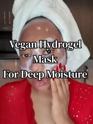 Vegan hydrogel mask is perfect for plumping your skin moisturizing your skin, and giving you deep moisture 