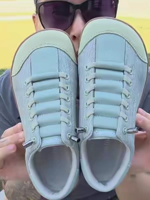 Hobibear makes the most comfortable shoes!! So much wiggle room for your toes!! #widefeet #widefeetfriendly #comfortshoes #comfortableshoes #womensshoes 
