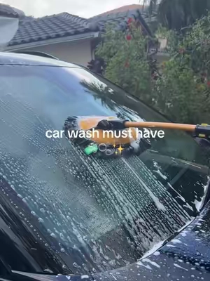 Okay tell me how convenient this ergonomic cash wash mop is?! Literally reaches the entire car roof without having to move around 🙌🫧 Perfect for all the girlies who love a sparkling clean car with little effort 🤝✨ #carcleaning #carwashing #sudsycleaning #carcleaning #carwash car washing car cleaning car must haves 